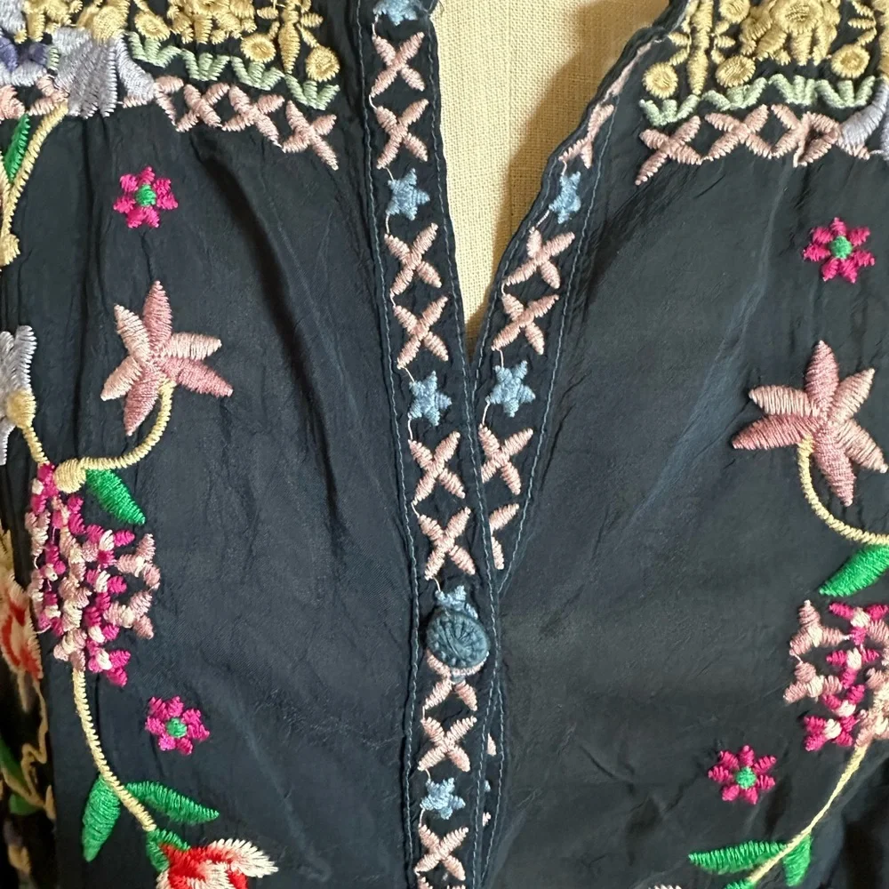 Johnny Was Women’s Navy Blue Blouse With Floral a embroidery Blouse. Size Medium - Picture 3 of 8